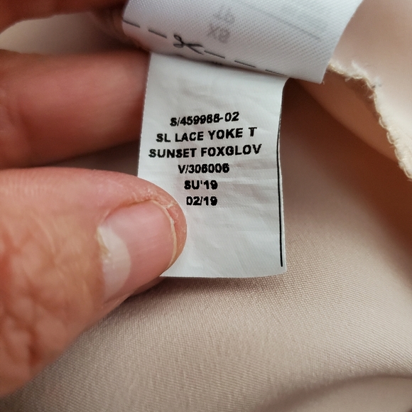 Banana Republic Peach Detailed Sleeveless Blouse Size XS.Pit to pit approx: 18 - Picture 5 of 6